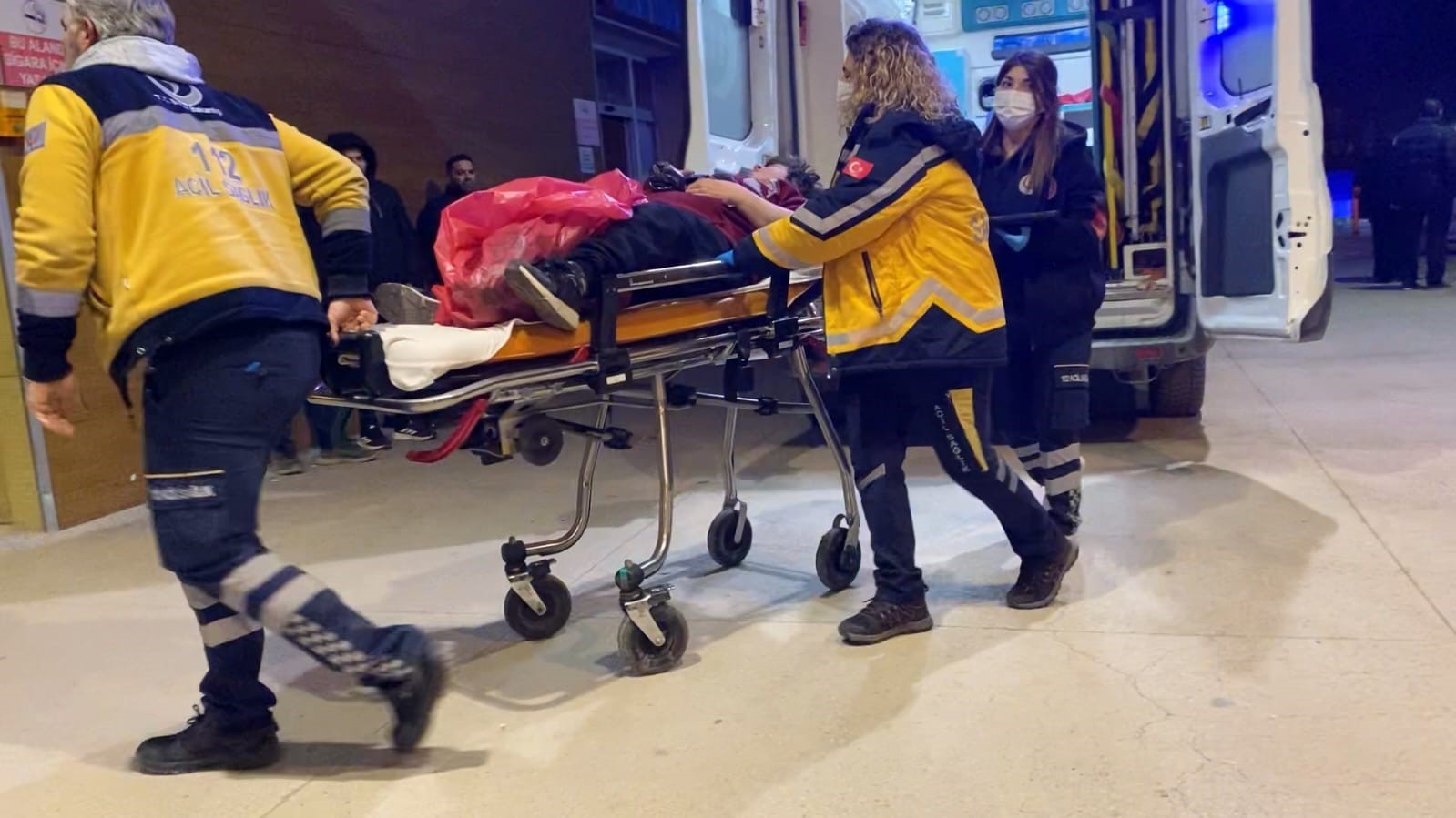 Bursa’da tekel bayisine silahlı saldırı: 2 yaralı