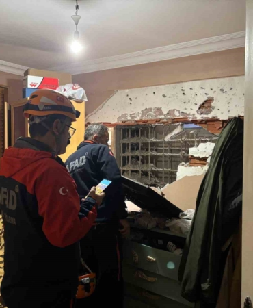 Dairenin zili çalınca yatak odasının yıkıldığını öğrendi