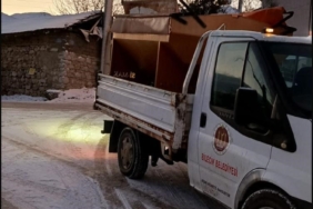 Kar ve don riskine karşı belediye ekipleri gece boyunca sahadaydı