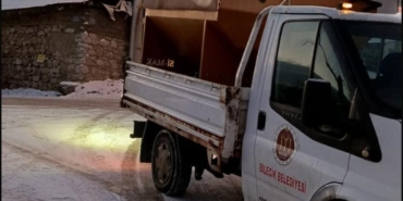 Kar ve don riskine karşı belediye ekipleri gece boyunca sahadaydı