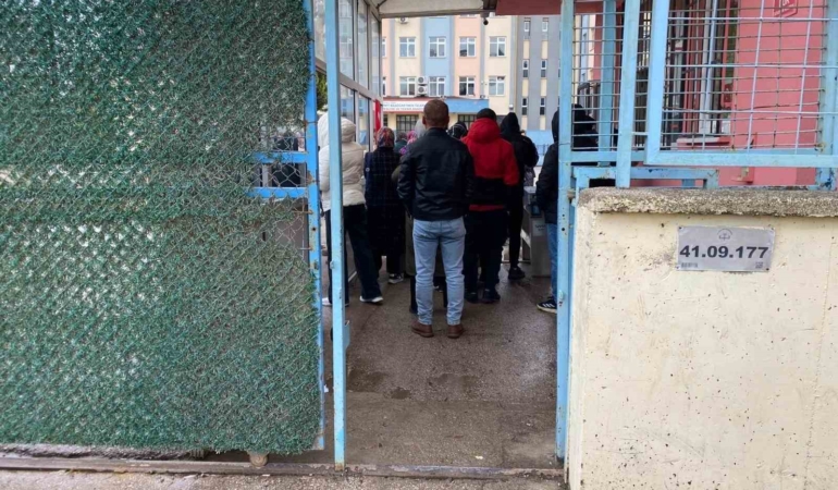 Kocaeli’de okul bahçesinde korku dolu anlar