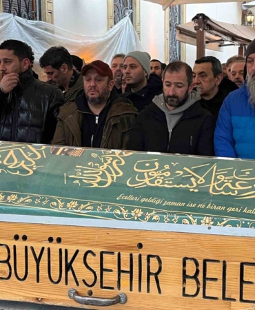 Ünlü oyuncu Serkan Keskin’in babası son yolculuğuna uğurlandı