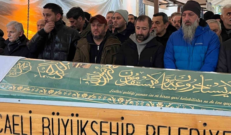 Ünlü oyuncu Serkan Keskin’in babası son yolculuğuna uğurlandı