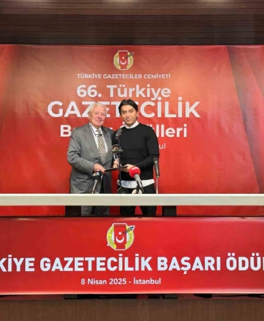 İstanbul Cumhuriyet Başsavcılığı tarafından yürütülen soruşturmalar kapsamında gazeteci Emrullah Erdinç gözaltına alındı.