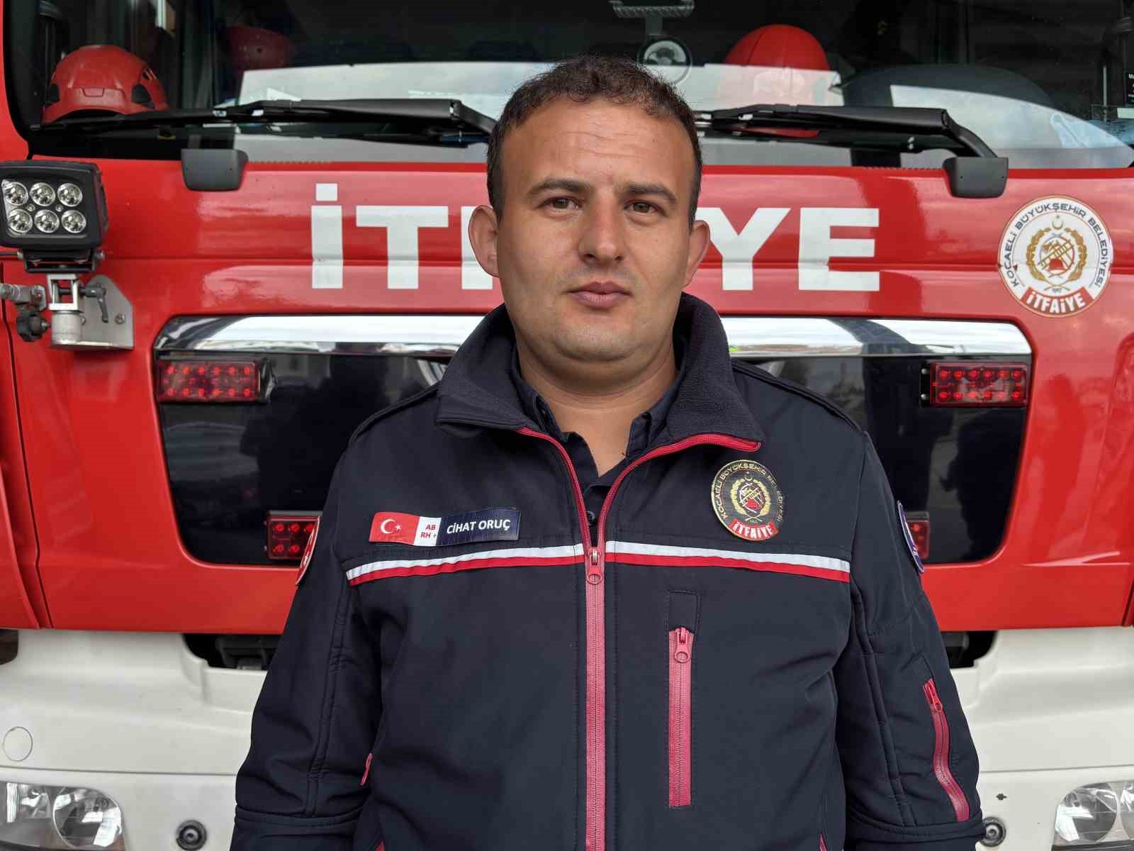 Oksijen maskesini vatandaşa veren itfaiye eri, o anları anlattı: "Önceliğimiz insan"