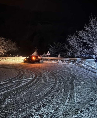 Oylat Kaplıcaları yolu kar nedeniyle kapandı