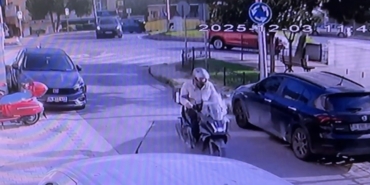 Üsküdar’da börekçiye dalan İETT otobüsünün o anları kamerada