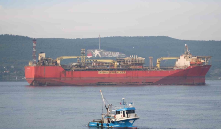 Çanakkale Boğazı’ndan yüzer üretim, depolama ve boşaltma gemisi geçti