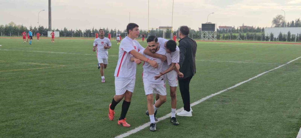 Tekirdağ’da Roman gençler dostluk maçında buluştu