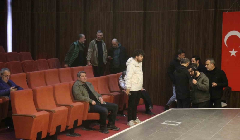 Sakaryaspor’da çoğunluk sağlanmadı, kongre ertelendi