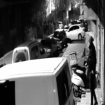 Başakşehir’de apartmandan kendi eşyasını alıyormuş gibi yapan hırsız kamerada