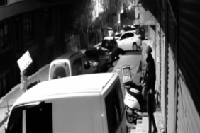 Başakşehir’de apartmandan kendi eşyasını alıyormuş gibi yapan hırsız kamerada