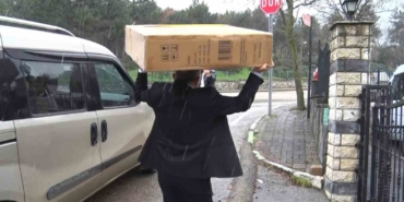 Karlı havada yürekleri ısıtan yardım