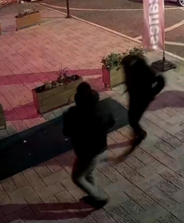 Esenyurt’ta kuyumcu soygunu girişimi kamerada: Hırsızlar alarm çalınca böyle kaçtı