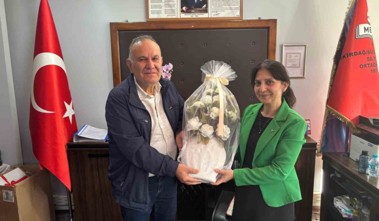 Emekli olan 38 yıllık öğretmene duygusal veda