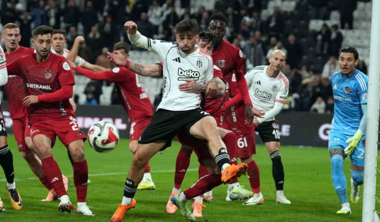 Trendyol Süper Lig: Beşiktaş: 1 - Gaziantep FK: 1 (İlk yarı)
