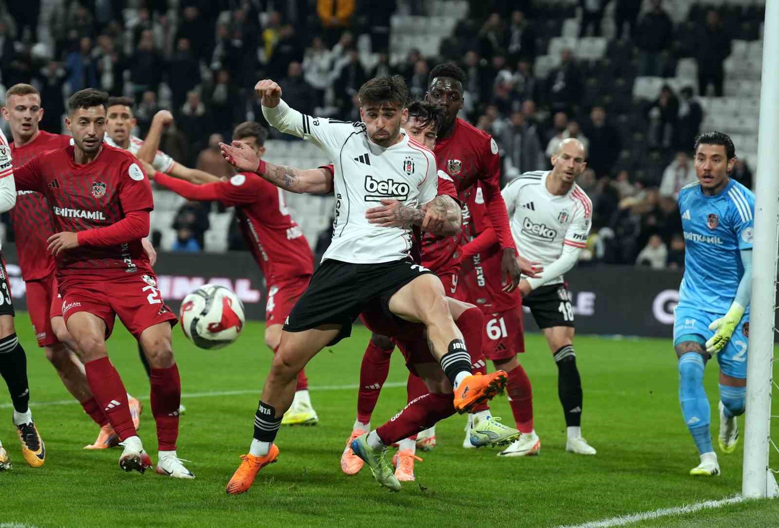 Trendyol Süper Lig: Beşiktaş: 1 - Gaziantep FK: 1 (İlk yarı)