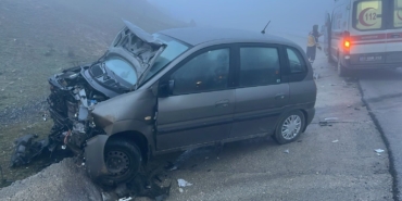 Bilecik’te iki araç kafa kafaya çarpıştı