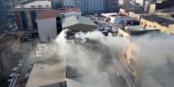Sultangazi’de bir binada çıkan yangında can pazarı: Alevlerin arasından atladı