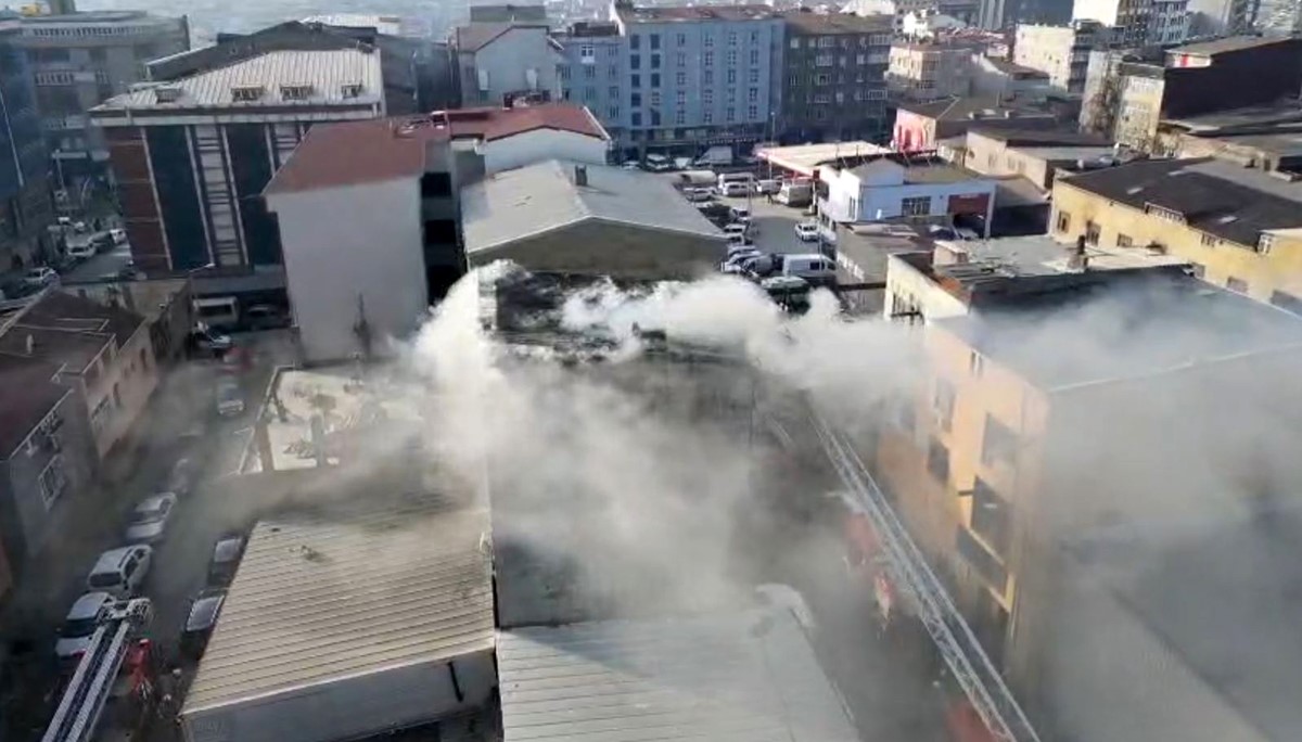 Sultangazi’de bir binada çıkan yangında can pazarı: Alevlerin arasından atladı