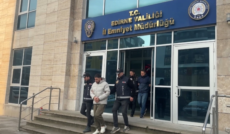 Edirne Kapıkule’de tarihi eser operasyonu: Büyük İskender portreli sikkelerle kaçarken yakalandılar