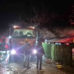 Manyas’ta tek katlı ev alevlere teslim oldu