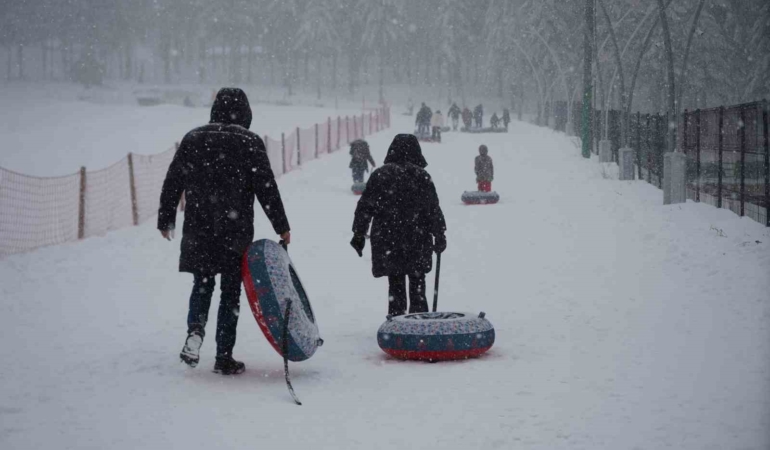 Kış turizminin gözdesi Kartepe’de kar sevinci