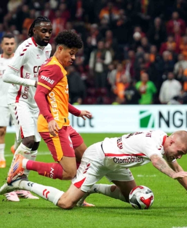 Trendyol Süper Lig: Galatasaray: 2 - Samsunspor: 0 (İlk yarı)