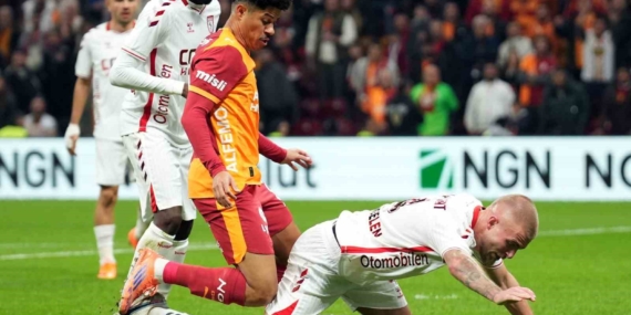 Trendyol Süper Lig: Galatasaray: 2 - Samsunspor: 0 (İlk yarı)