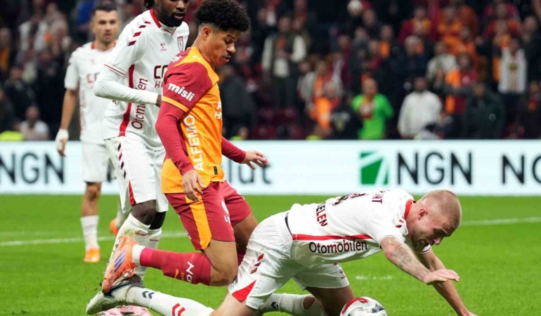 Trendyol Süper Lig: Galatasaray: 2 - Samsunspor: 0 (İlk yarı)