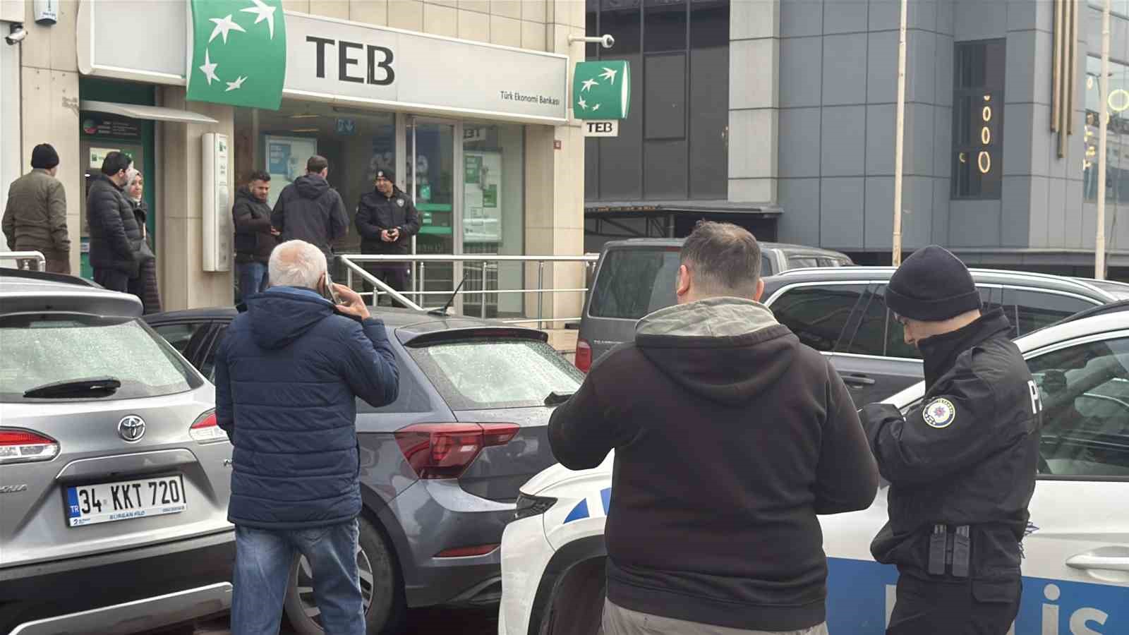 Başakşehir’de bankadan para çeken iş adamına soygun girişimi