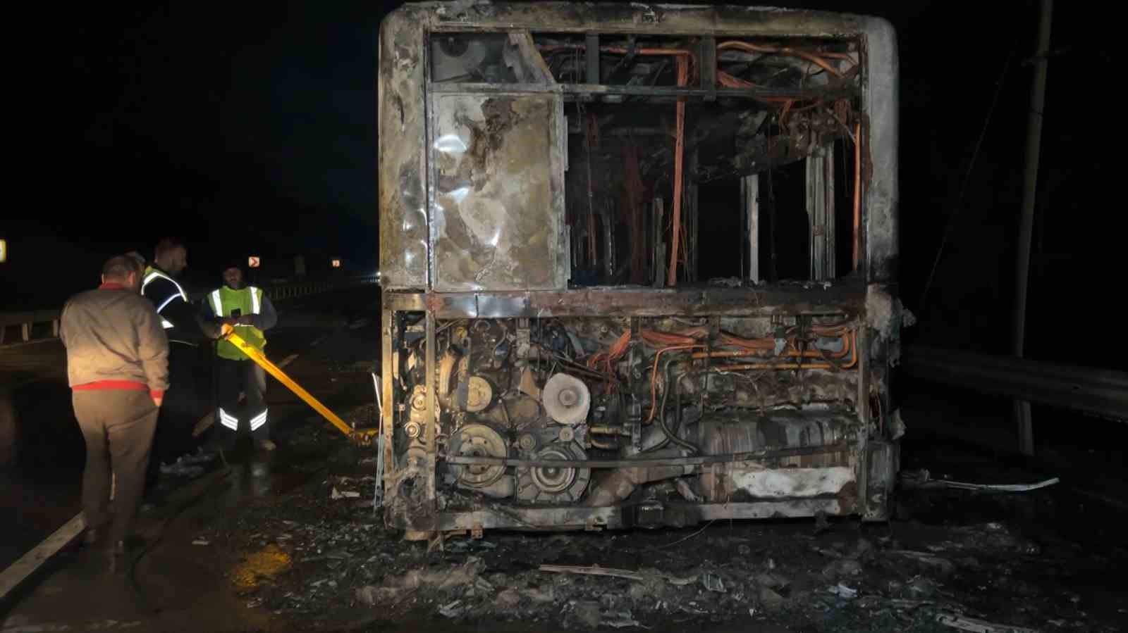 Arnavutköy’de İETT otobüsü alevlere teslim oldu