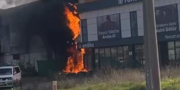 Bursa’da elektrik panosundan çıkan yangın işyerine sıçradı