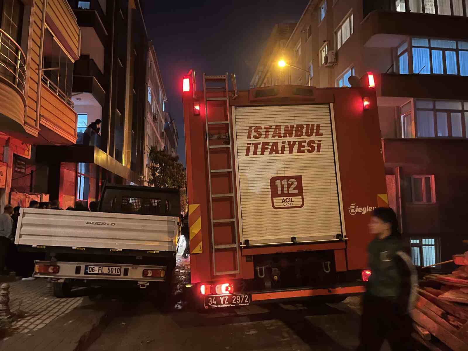 Güngören’de binadaki patlamada yaşlı çift yaralandı