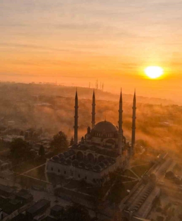Selimiye Camii, sis ve güneşin ilk ışıklarıyla kartpostallık görüntü sundu