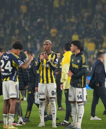 Fenerbahçe, derbide puanı uzatmada aldı