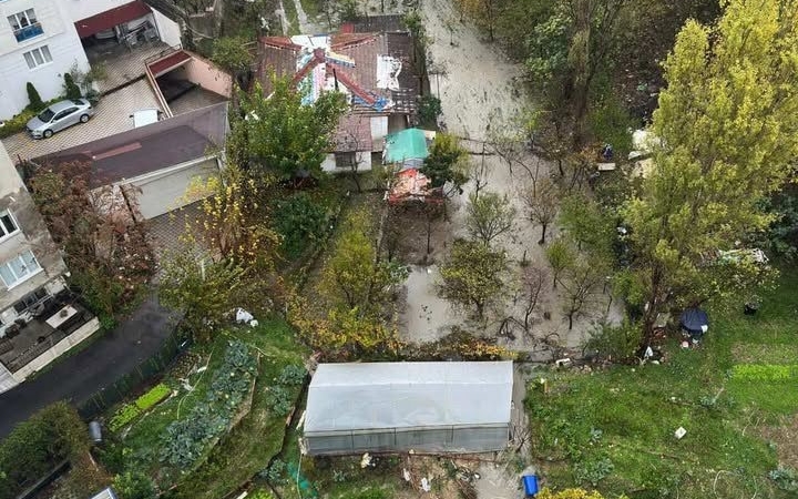 Küçükçekmece’de site otoparkını su bastı