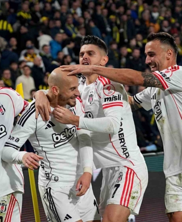 Beşiktaş, bu sezon ilk kez büyük bir maçı öne geçip kazandı