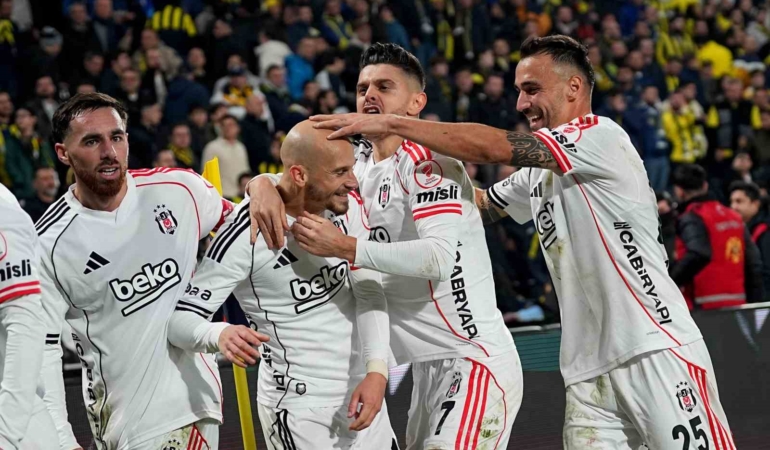 Beşiktaş, bu sezon ilk kez büyük bir maçı öne geçip kazandı