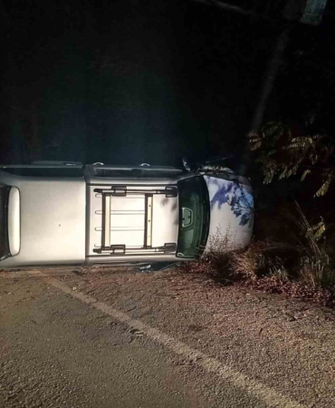 Kontrolden çıkan pikap PTS direğine çarptı