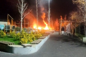 Beylikdüzü’nde çocuk parkı alev alev yandı