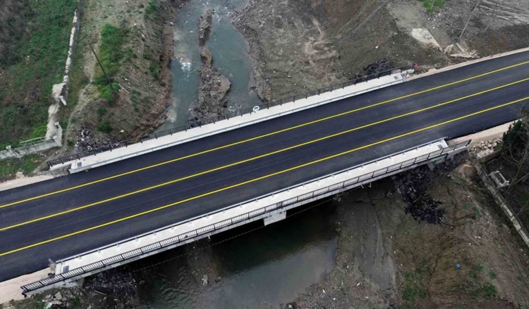 20 mahalleyi birbirine bağlayan köprüde yenileme çalışmaları sona geldi