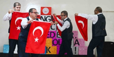 Kırklareli’nde özel bireylerin yetenekleri dakikalarca alkışlandı