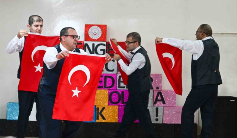 Kırklareli’nde özel bireylerin yetenekleri dakikalarca alkışlandı