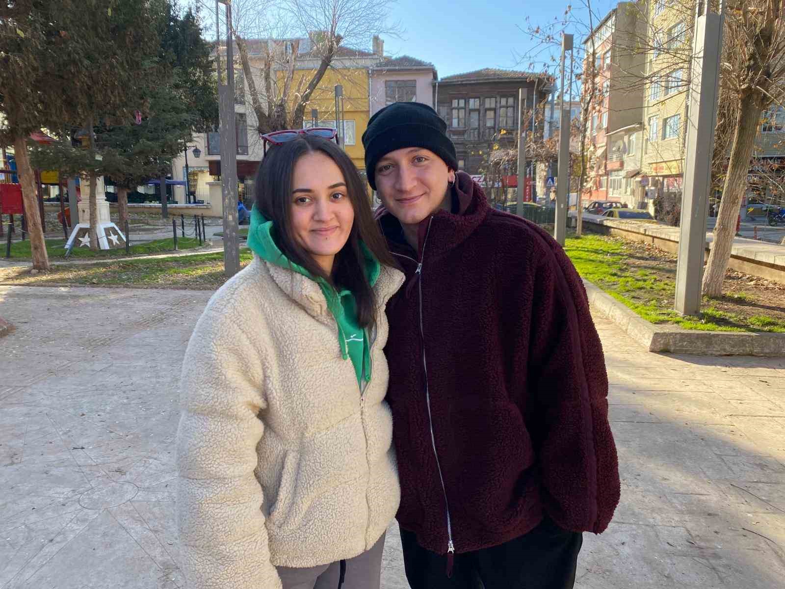 Edirne’de kanseri yenen genç mimarı, vatandaşlar trafikte korna çalarak kutladı