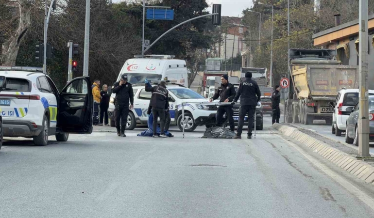 Arnavutköy’de hafriyat kamyonunun çarptığı yaşlı adam olay yerinde hayatını kaybetti