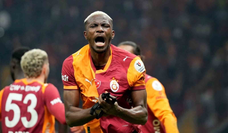 Victor Osimhen bu sezonki gol sayısını 11’e çıkardı