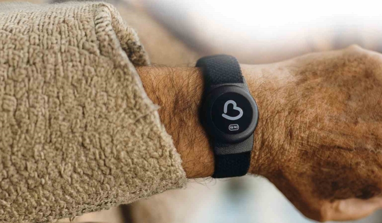 Büyükşehirden Alzheimer, Demans ve Otizm hastalarına “Akıllı Takip Cihazı Desteği”