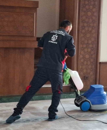 Çayırova’da cuma vaazı sırasında içeriye köpek giren cami dezenfekte edildi