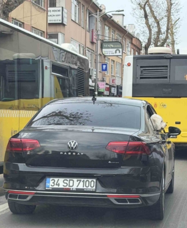 Üsküdar’da yeni başkan eski başkanın makam aracını köpeğine tahsis etti iddiası